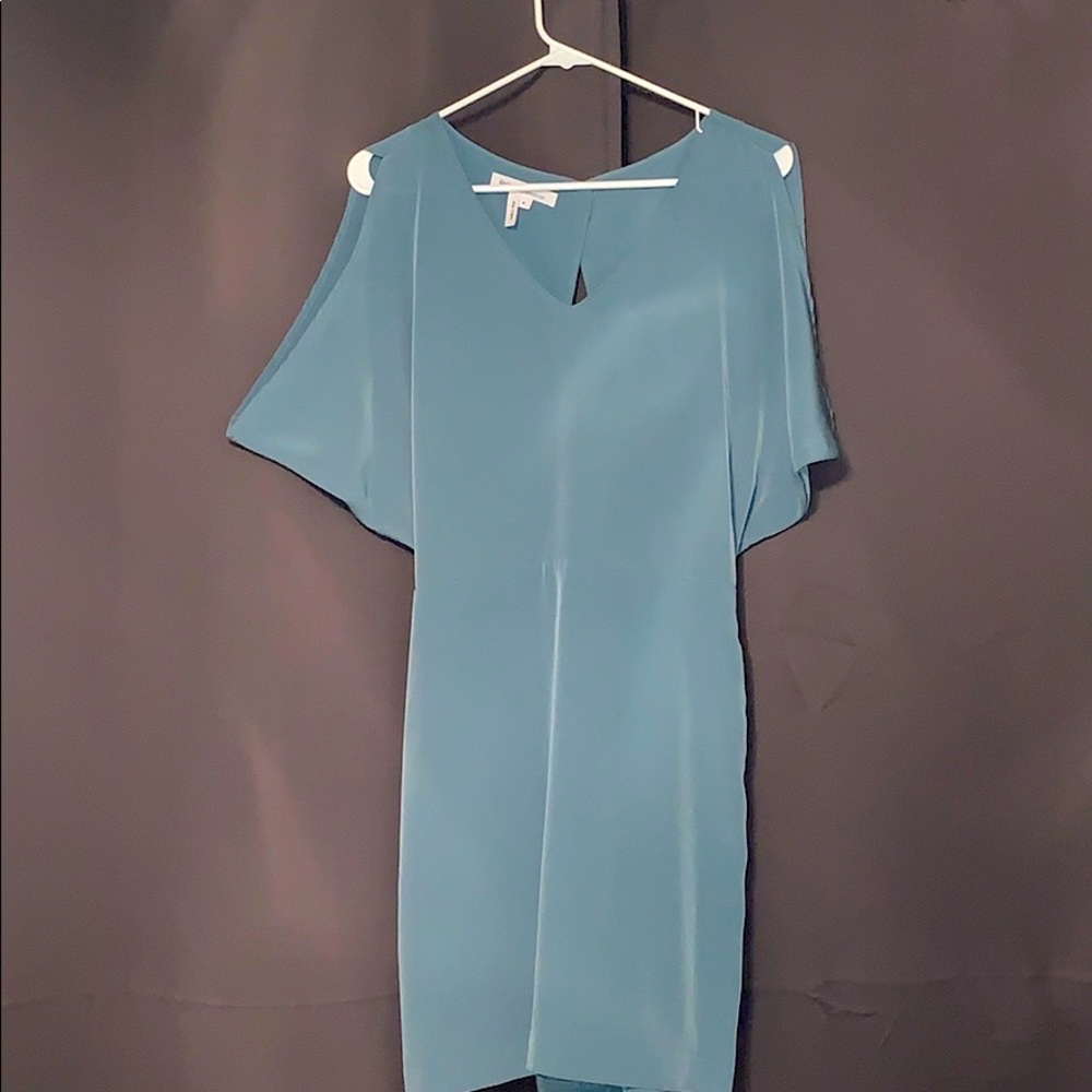 BCBG emerald cutout back dress with pockets